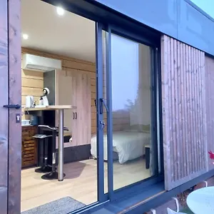 Appartement De Jardin Avec Piscine, Vinezac